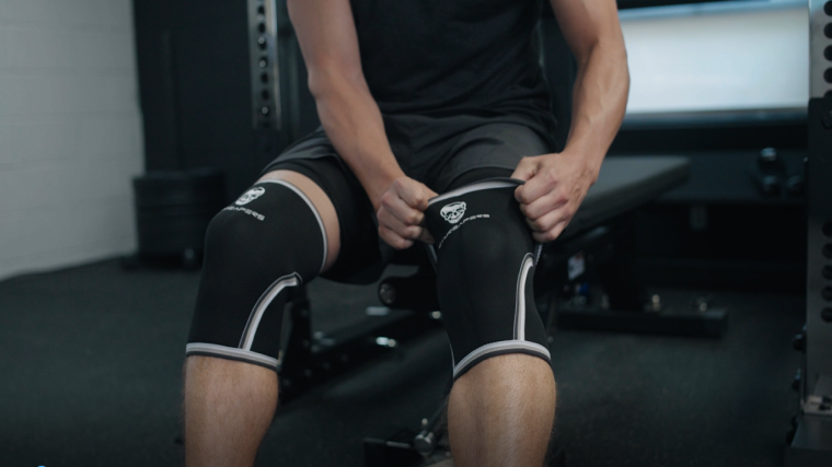 Putting on the Gymreapers Knee Sleeves